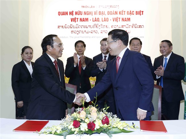Khai mạc Triển lãm quan hệ hữu nghị vĩ đại, đoàn kết đặc biệt Việt Nam - Lào, Lào - Việt Nam (18/7/2022)